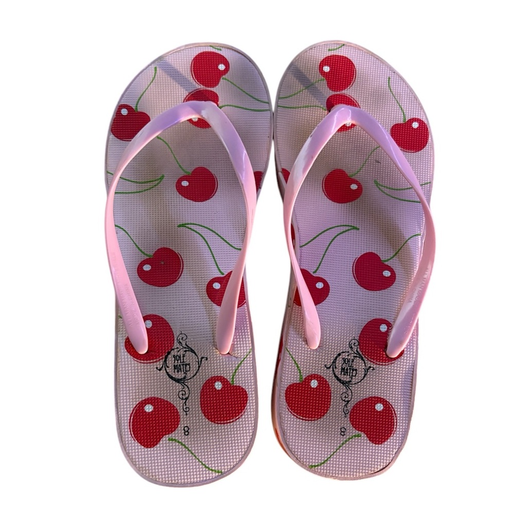 Cute cherry flip- flops Women’s size 8